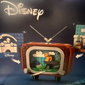 Disney The Lion King Retro TV Set with Brown and Green